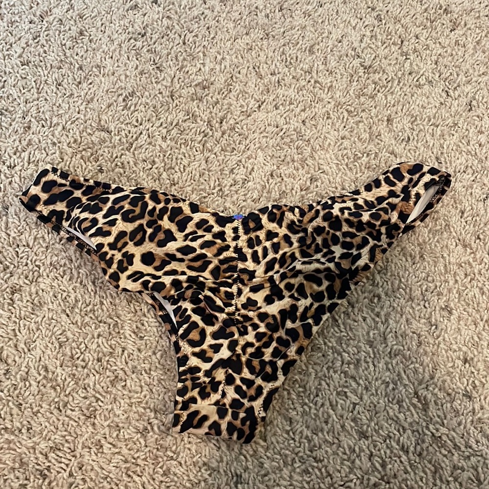 Pink VS cheeky bottom size M